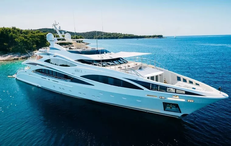 Luxury yacht charter